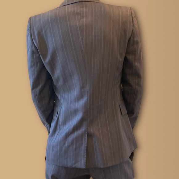 GUCCI Women’s Classic Tailored Brown PinStrip 2 PC Pant Suit 40 / 4, Small - Picture 3 of 16